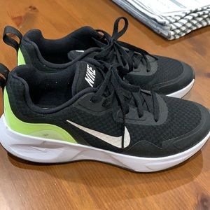 Women’s Nike sneakers. Like new